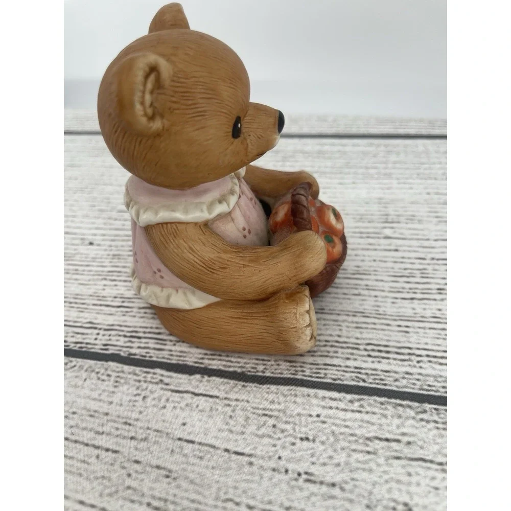 Homco bear with‎ basket of apples
